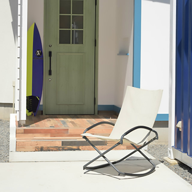 ゆらゆら揺れてゆったりリラックス。折りたたみ式チェア。 RKC-191