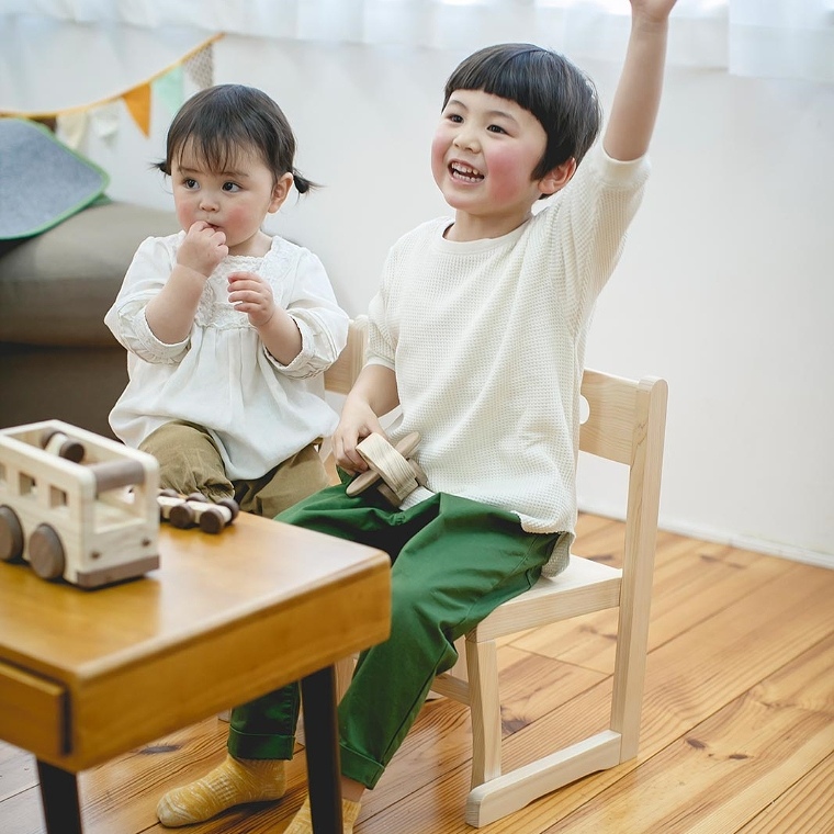 習い事教室などで！ スタッキングチェア IKONIH アイコニー (檜/木製
