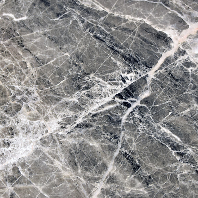 質感から感じる「高級感」。大理石風の天板が特徴的なサイドテーブル