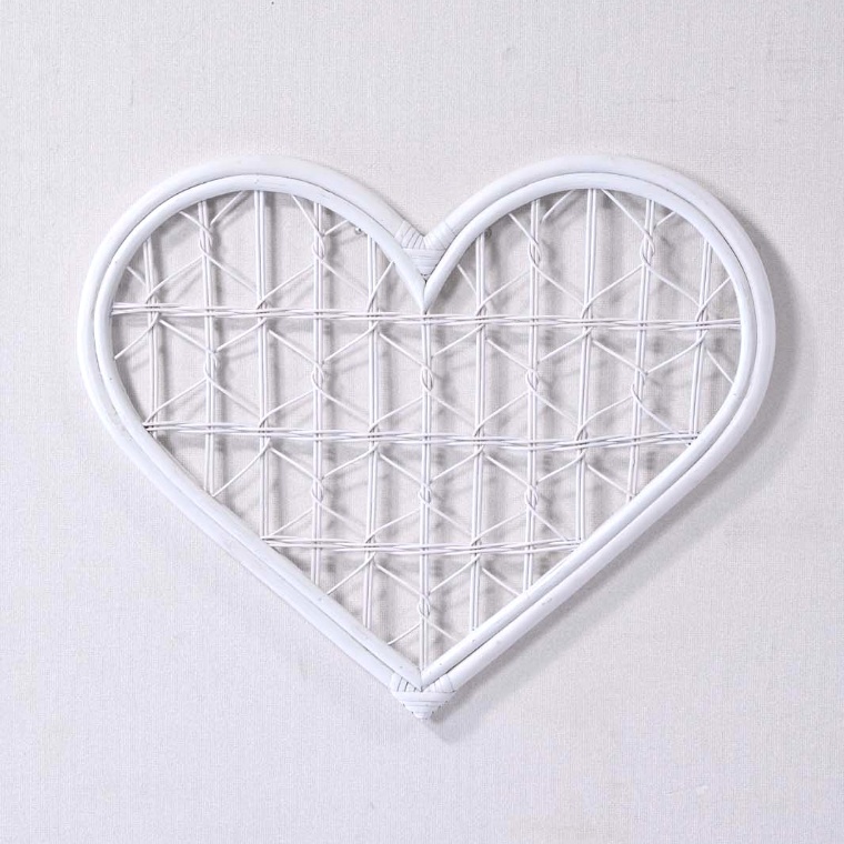 ホワイトウォッシュカラーに染めたラタンインテリア fiore (フィオーレ