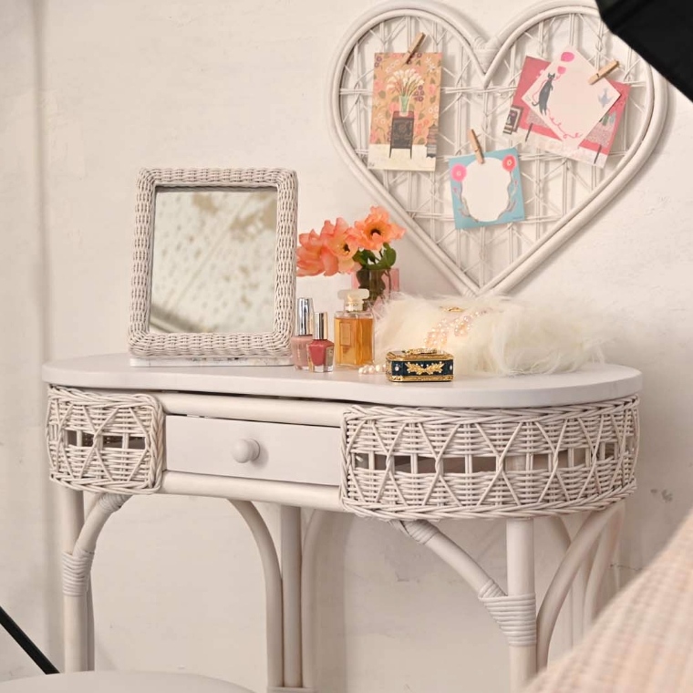 ホワイトウォッシュカラーに染めたラタンインテリア fiore (フィオーレ