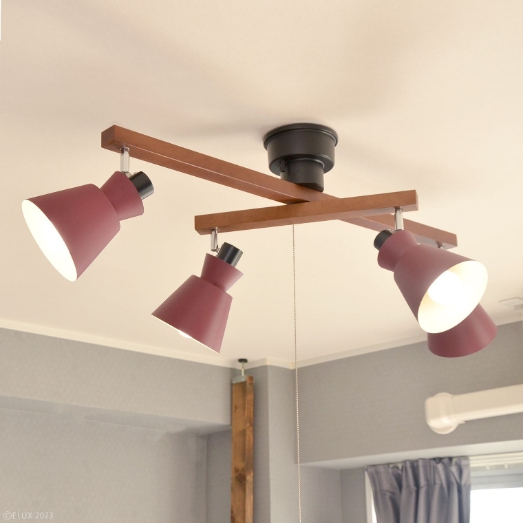 シンプルだけど存在感がありお部屋をおしゃれに！4灯シーリングライト