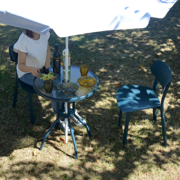 お庭やベランダ、お部屋でもお使いいただけるガーデンテーブル