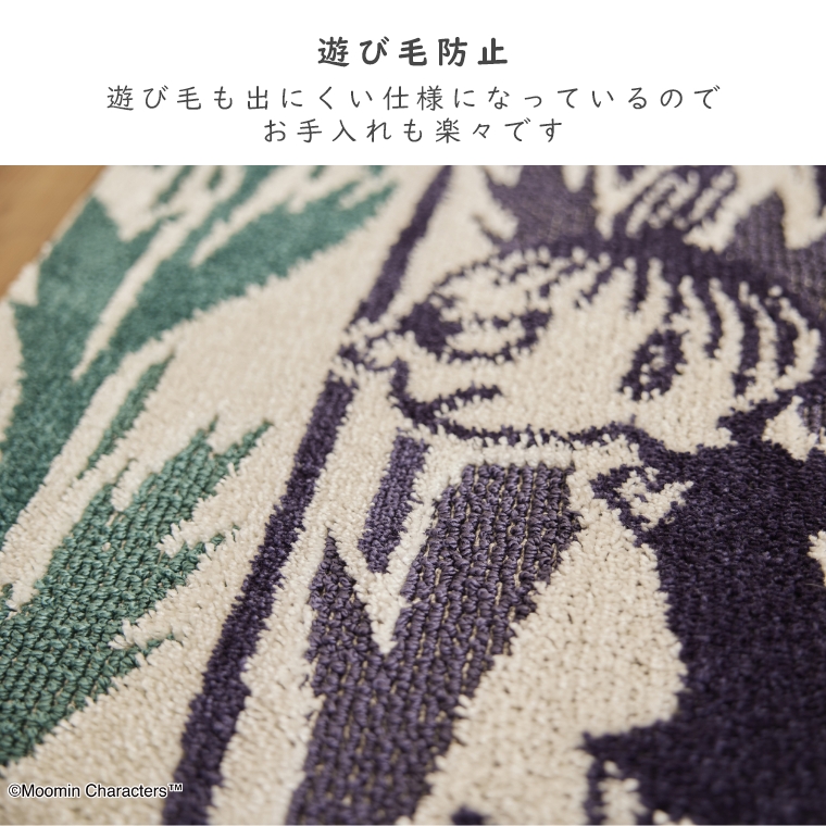 お花畑から、ちびのミイがひょっこりと姿を現したかわいい お花畑から、ちびのミイがひょっこりと姿を現したかわいい